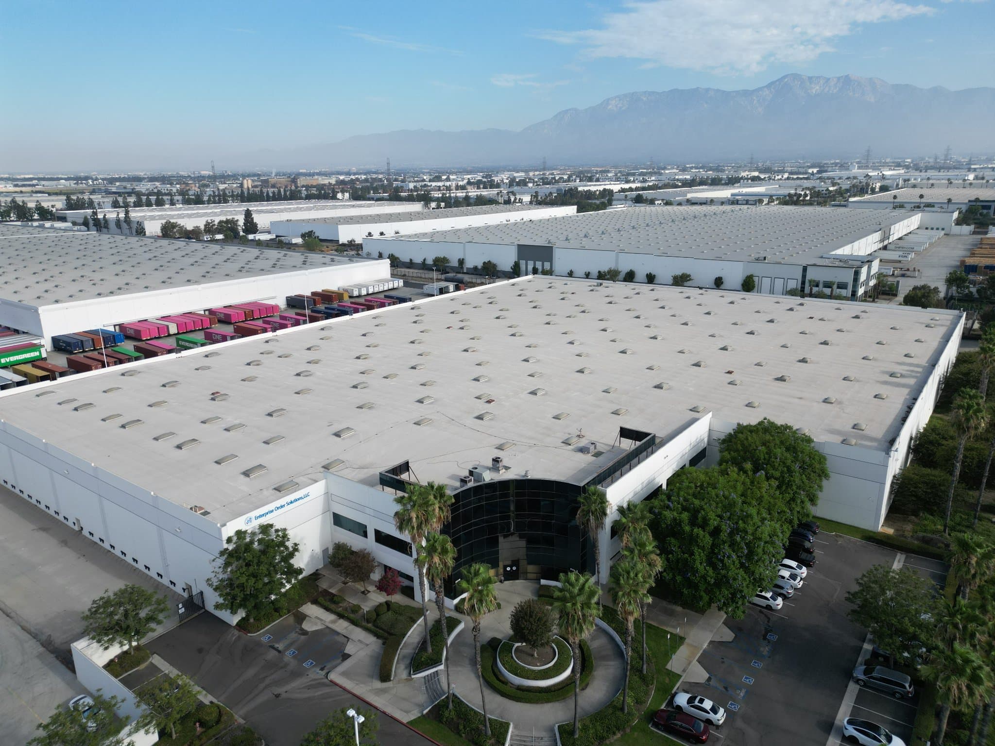 ±220,000 SF Ontario Distribution Warehouse for Sublease | 32' Clear — photo 4